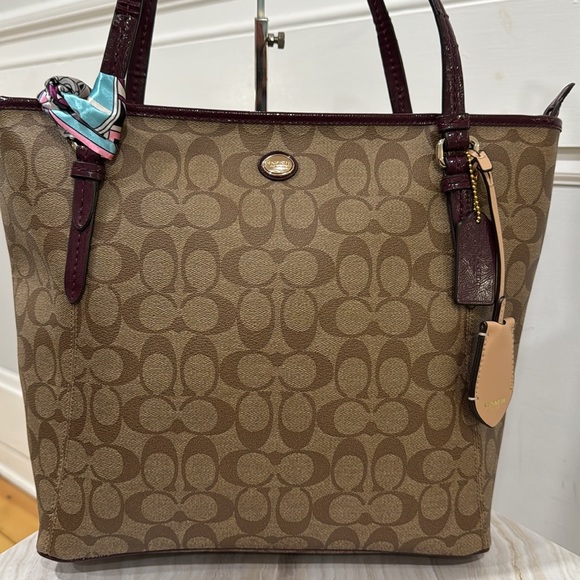 Coach Bag Large Brown Signature Leather Purple Patent Leather Trimmed Tote - Picture 3 of 17